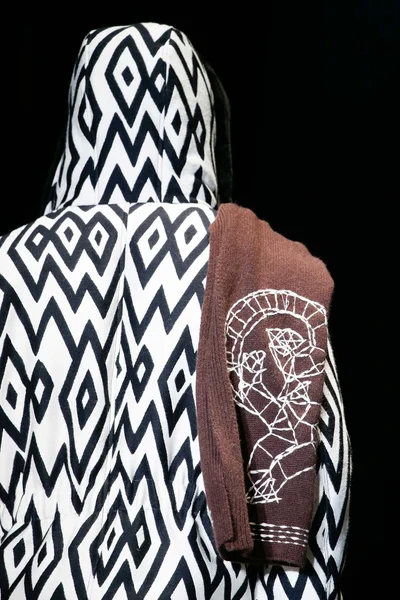 Look 32